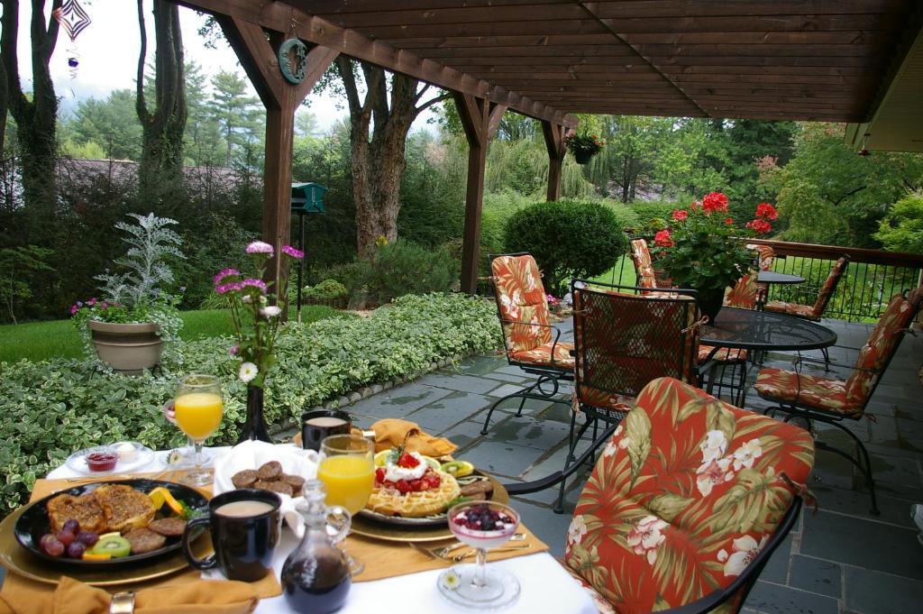 ווינסוויל Brookside Mountain Mist Inn מראה חיצוני תמונה