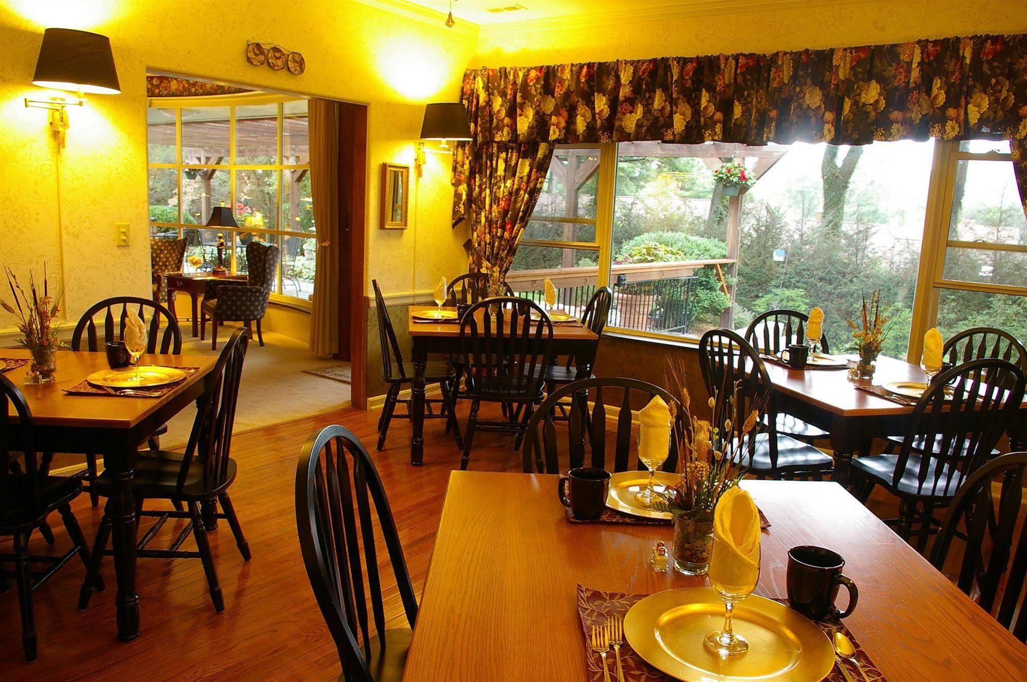 ווינסוויל Brookside Mountain Mist Inn מראה חיצוני תמונה